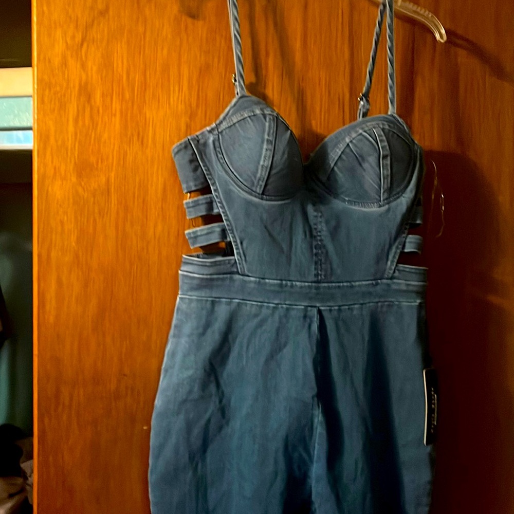 Stretch jeans with cut out sides..size L